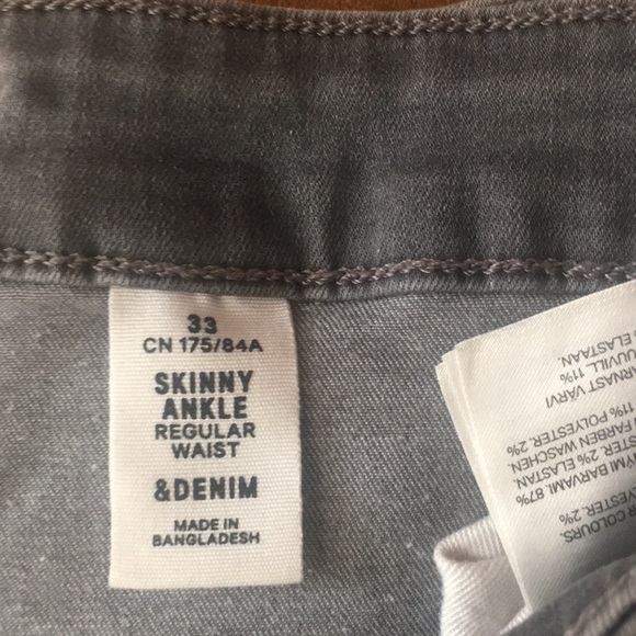 Jeans - Picture 2 of 3